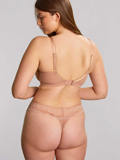 Clara Thong